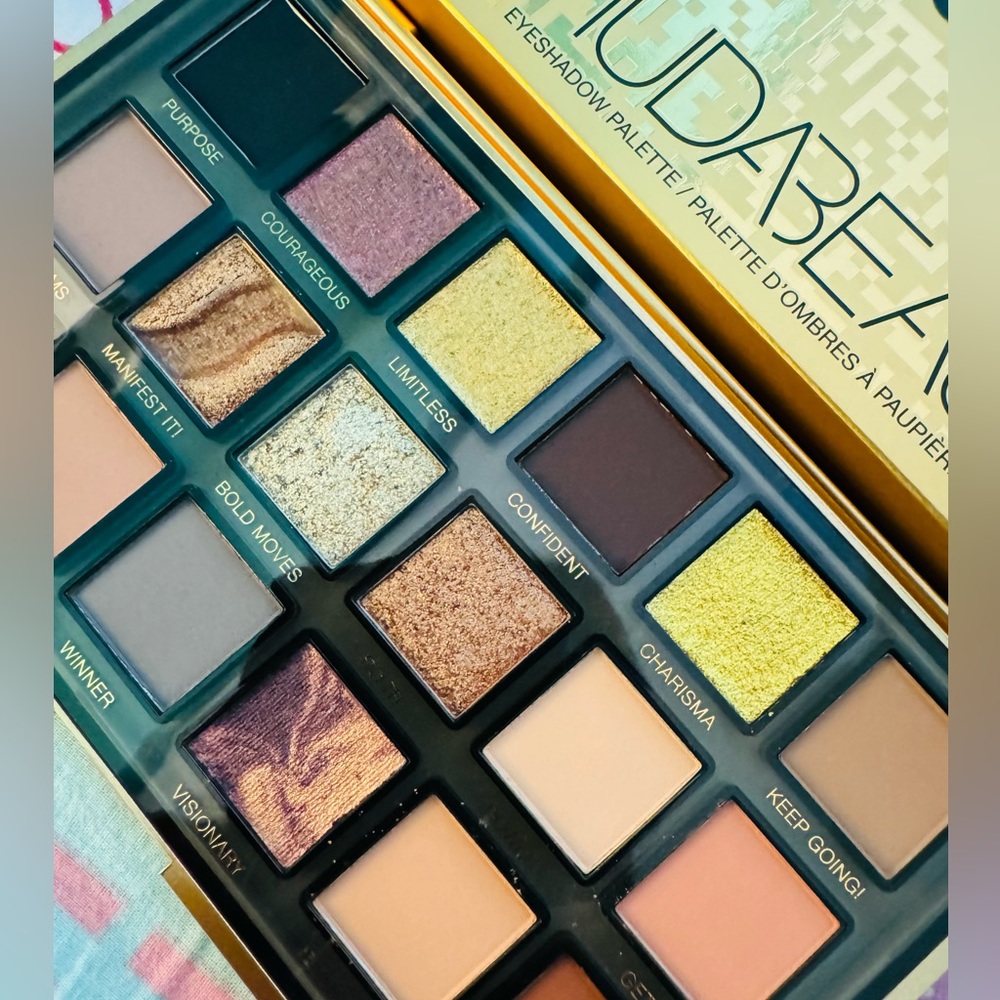 BINB HUDA BEAUTY EMPOWERED EYESHADOW PALETTE - Picture 3 of 3